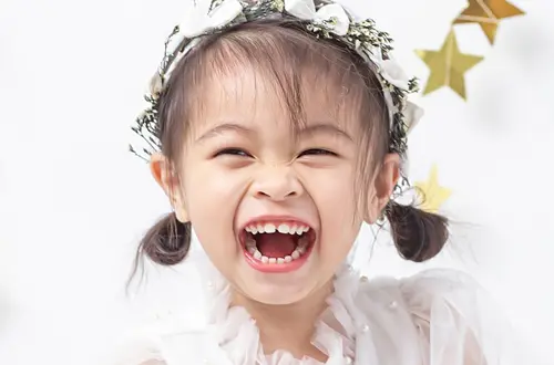 子どものすきっ歯はすぐに治療しない？